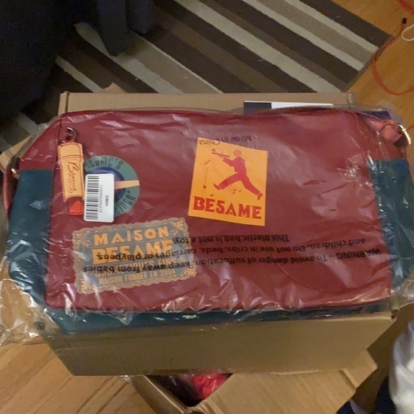 Bésame Cosmetics Weekender bag - Picture 5 of 5